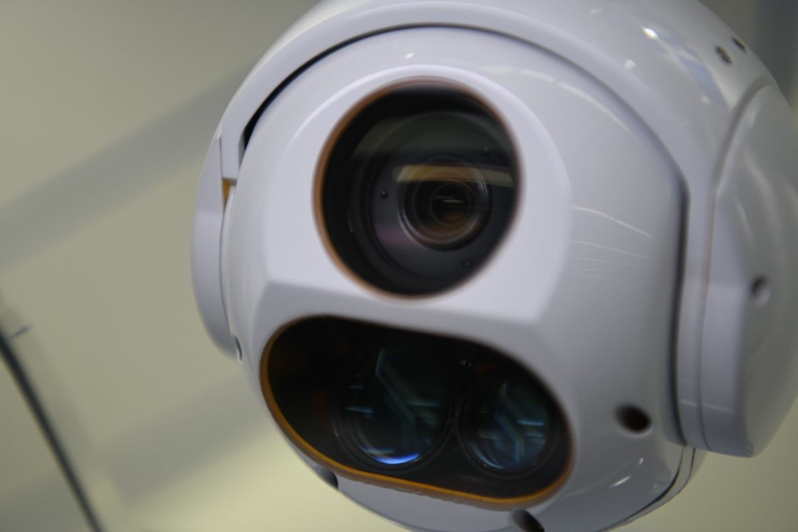 FHD 30X EO Sensörü ve 905nm Lazer Telemetre Elektro Optik Gözetim Sistemi Sabit Kanat
